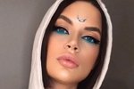 Селена Майер перешла в ислам