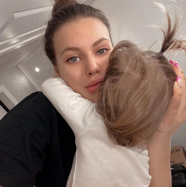 Александра Артёмова: Пичкать сладостями дочь я не буду Александра Артёмова: Пичкать сладостями дочь я не буду