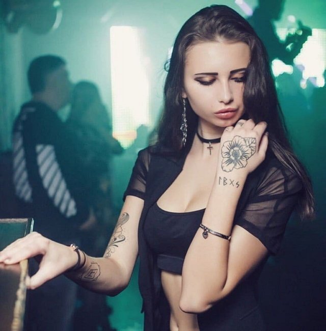 Клавдия Безверхова: Ни одного вмешательства, только тату Клавдия Безверхова: Ни одного вмешательства, только тату