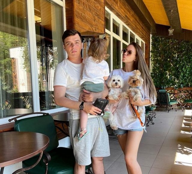 Александра Артёмова: Мы гуляли, ели, спали, слушали музыку Александра Артёмова: Мы гуляли, ели, спали, слушали музыку