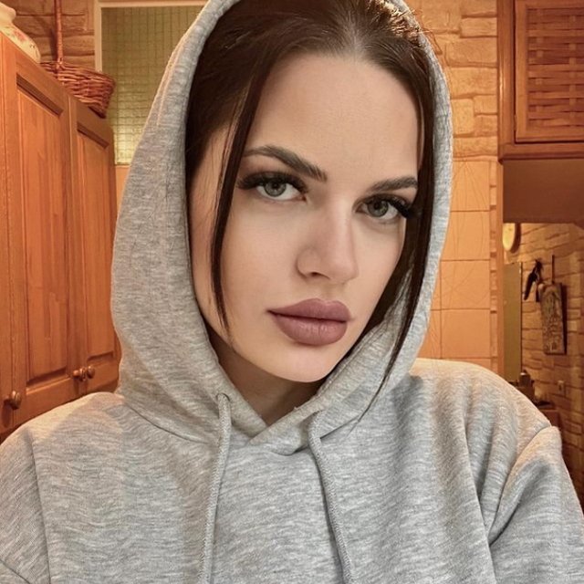Селена Майер: Значит, сама буду сдирать стены! Селена Майер: Значит, сама буду сдирать стены!