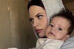 Селена Майер: Одна с ребёнком на руках делаю ремонт!