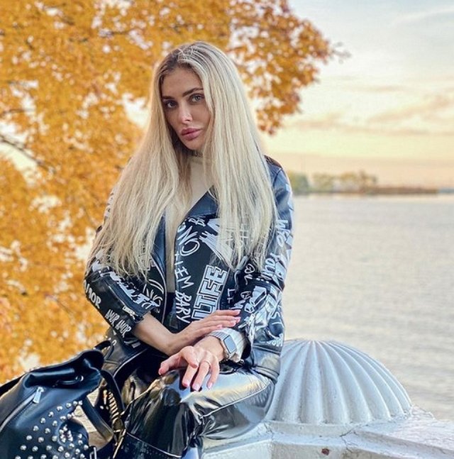 Юлия Жукова: Выбрасывайте розовые очки! Юлия Жукова: Выбрасывайте розовые очки!