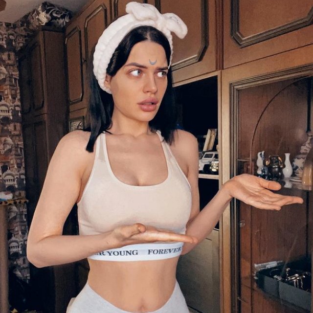 Селена Майер: Она только и ждёт, чтобы я сделала тут ремонт!