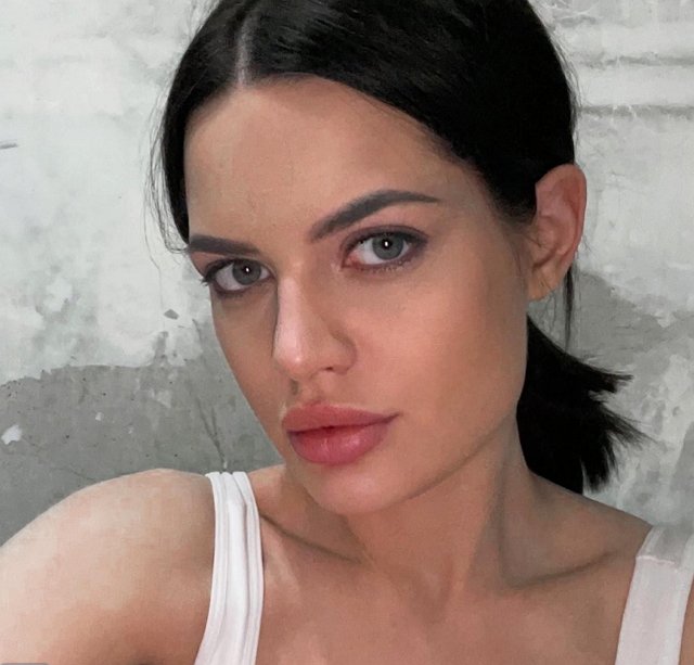 Селена Майер: Няня у меня не работает больше... Селена Майер: Няня у меня не работает больше...