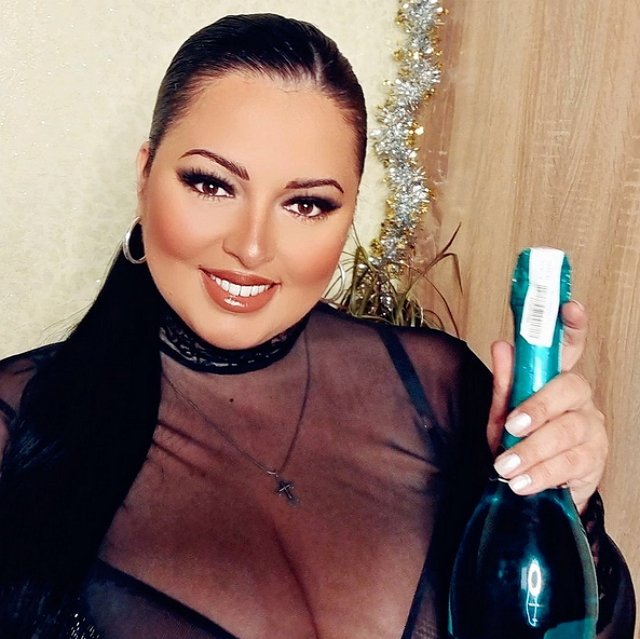 Рима Пенджиева: Рима, а не много ли алкоголя ты употребляешь? Рима Пенджиева: Рима, а не много ли алкоголя ты употребляешь?