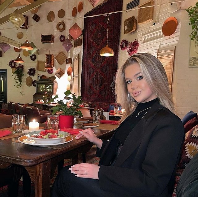 Яна Африкантова: Чай был странным и мне стало резко душно Яна Африкантова: Чай был странным и мне стало резко душно