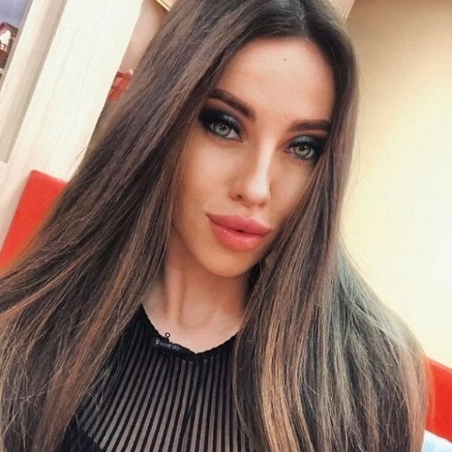 Адриана Утина покинула Дом-2