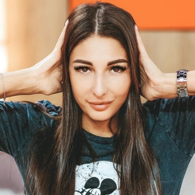Яна Захарова: Мои близкие, плача вместе со мной, сделали это Яна Захарова: Мои близкие, плача вместе со мной, сделали это