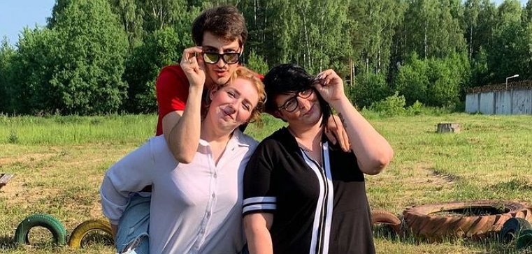 Младшую сестру Саши Оганесян избили в ночном клубе