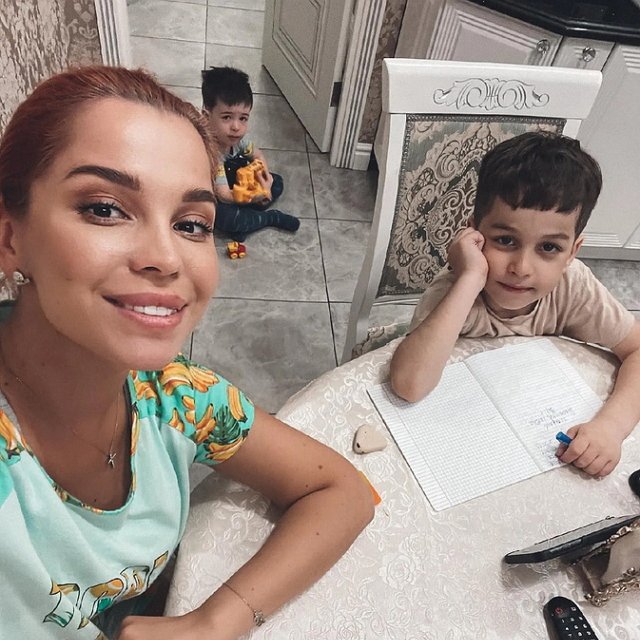 Юлия Салибекова: Он сидит там врет... Юлия Салибекова: Он сидит там врет...