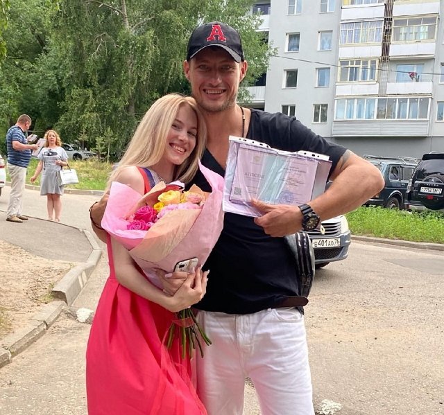 Александр Задойнов: Поздравляю с получением аттестата Александр Задойнов: Поздравляю с получением аттестата