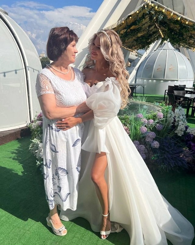 Фотографии со свадьбы Ромашова и Бигриной