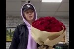 С Анастасией Стецевят флиртует девушка