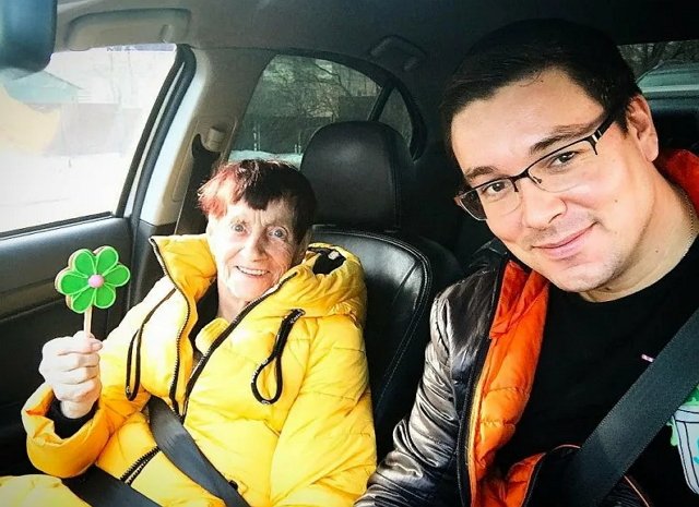 Виктория Чуева: С бабулей сидит тоже мама Виктория Чуева: С бабулей сидит тоже мама