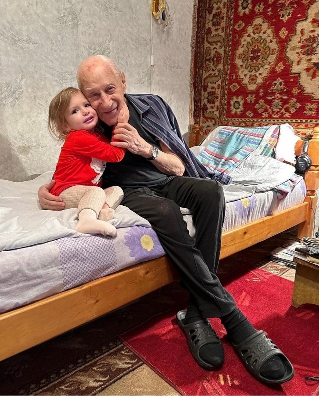 Элла Суханова: Спасибо этому году, что все близкие рядом и здоровы! Элла Суханова: Спасибо этому году, что все близкие рядом и здоровы!