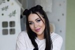 Алёна Савкина: У бабушки на шее