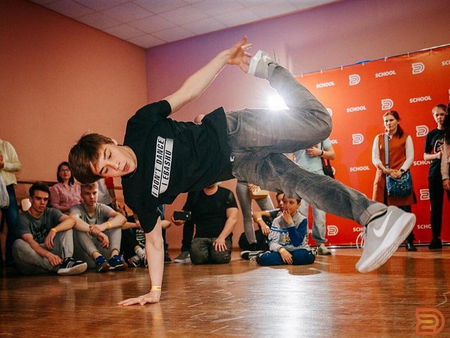 Новенький участник проекта Артём Герасимов Новенький участник проекта Артём Герасимов