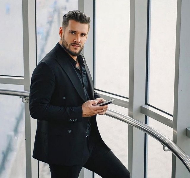 Евгений Ромашов: Псевдомиллионеры оккупировали всю планету Евгений Ромашов: Псевдомиллионеры оккупировали всю планету