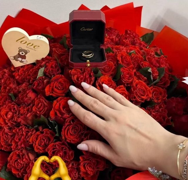 Тайный ухажер подарил Ольге Рапунцель кольцо Cartier Тайный ухажер подарил Ольге Рапунцель кольцо Cartier