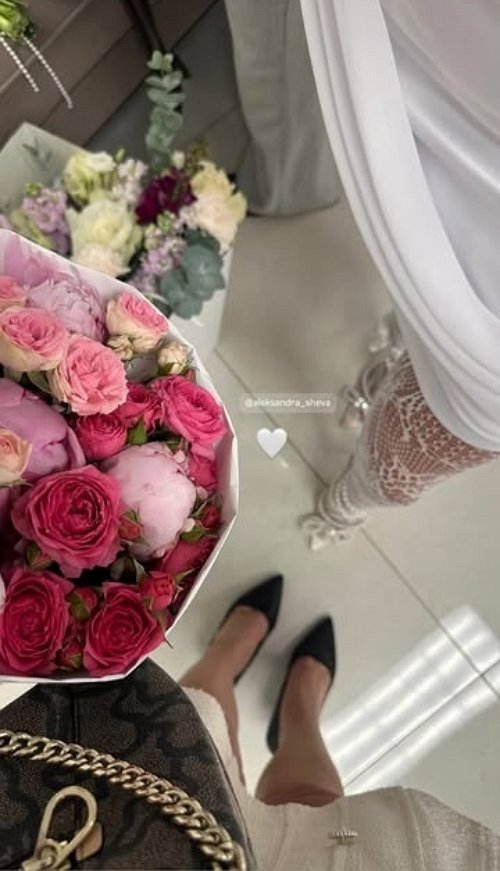 Александра Шева стала законной женой