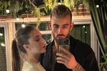 Григорьев интересуется: дарить девушке подарки или нет?