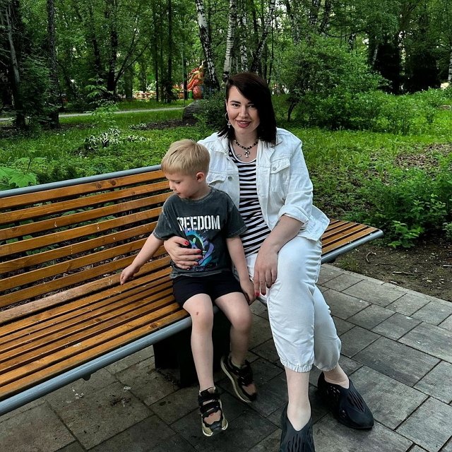Александра Черно не чувствует себя матерью