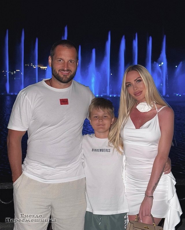 Холостяк Алексей Самсонов активно дружит с экс-женой