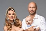 Черкасовы познакомили фанатов с младшим сыном
