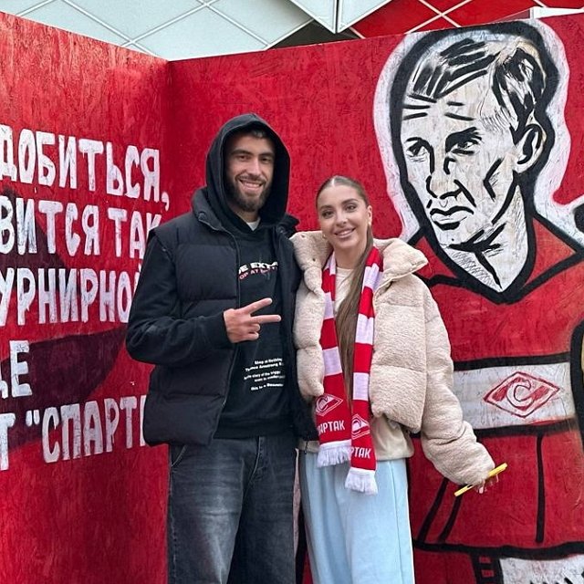 Игорь Григорьев провёл ночь в мужской спальне Игорь Григорьев провёл ночь в мужской спальне