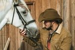 Хорошев добился своего и ходит по поляне в костюме ковбоя