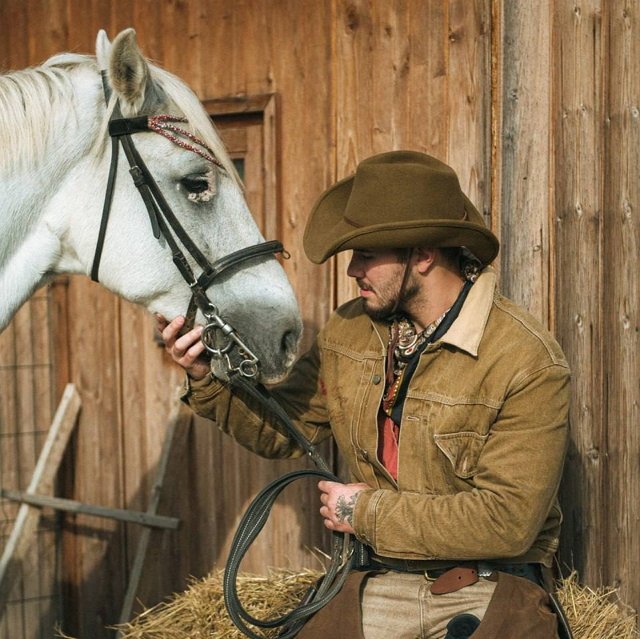 Птицевода Яббарова на проекте заменит коневод Хорошев