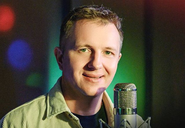 Илья Яббаров пристаёт к новеньким девушкам телестройки