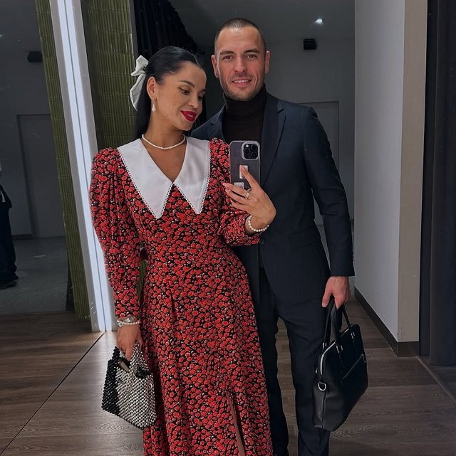 Юлия Колисниченко улетела на отдых в Турцию с новым ухажёром Юлия Колисниченко улетела на отдых в Турцию с новым ухажёром