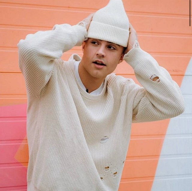  Никита Гуранда радуется жизни в компании одиночек Дома-2