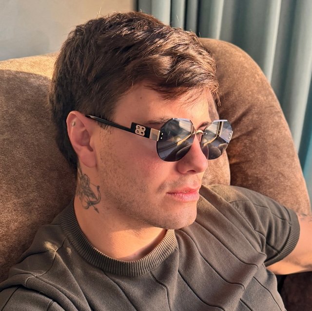 Евгения Дорожкина улетела в Дубай, оставит супруга в Москве Евгения Дорожкина улетела в Дубай, оставит супруга в Москве