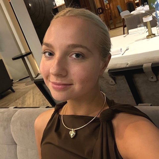 Евгения Дорожкина улетела в Дубай, оставит супруга в Москве Евгения Дорожкина улетела в Дубай, оставит супруга в Москве