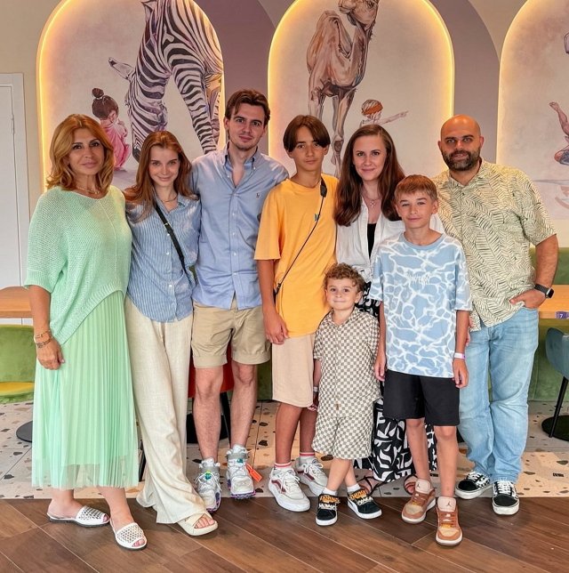 Ирина Агибалова в полном восторге от подарка сына