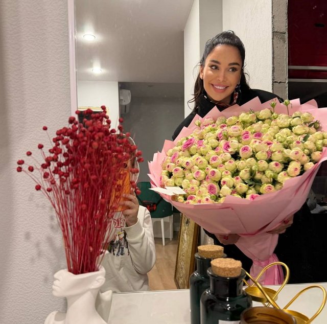 Катя Колисниченко хвастается подарками от щедрого поклонника Катя Колисниченко хвастается подарками от щедрого поклонника