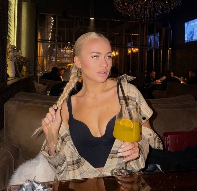 Роман Кузин отказался от идеи покорить Элину Рахимову Роман Кузин отказался от идеи покорить Элину Рахимову