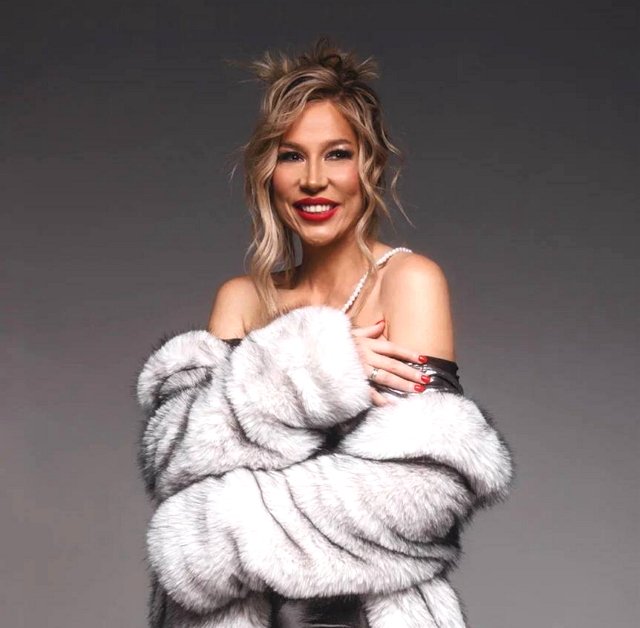 Надежда Ермакова сделала себе виниры