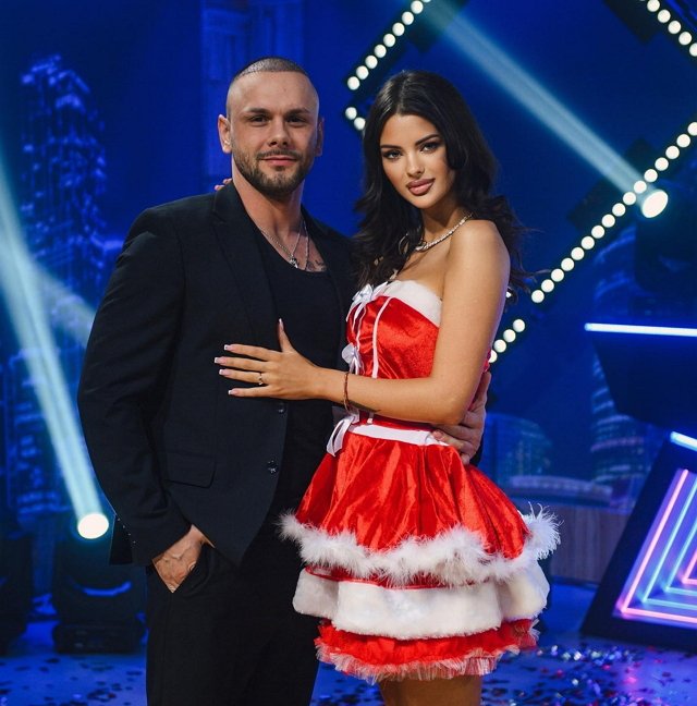 Максиму Евстропову надоело быть женатым? Максиму Евстропову надоело быть женатым?