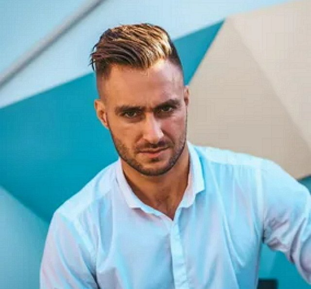 Фанаты Алексея Безуса узнали, зачем он берёт уроки вокала Фанаты Алексея Безуса узнали, зачем он берёт уроки вокала