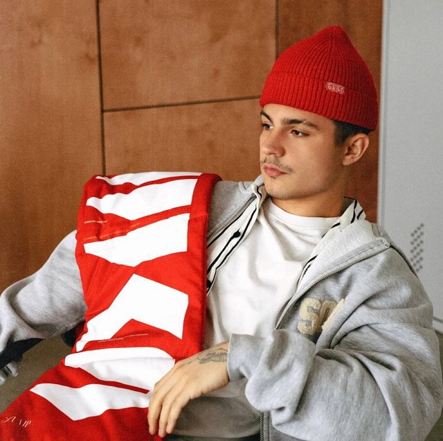 Никита Гуранда в восторге от массажа новой участницы проекта Никита Гуранда в восторге от массажа новой участницы проекта