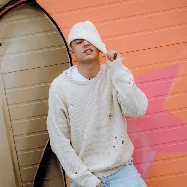 Никита Гуранда в восторге от массажа новой участницы проекта Никита Гуранда в восторге от массажа новой участницы проекта