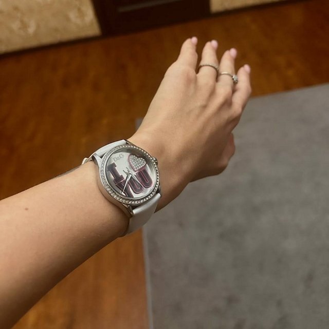 Анна Евстропова: Я в плане подарков вообще ноль Анна Евстропова: Я в плане подарков вообще ноль