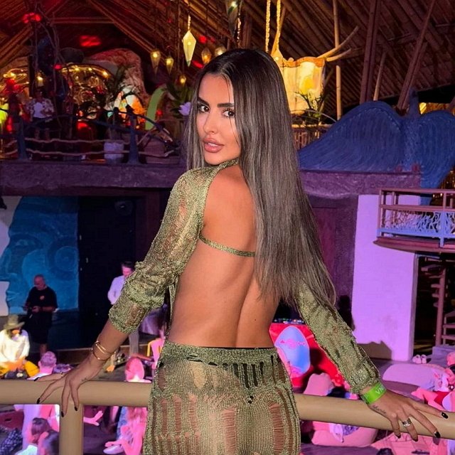 Кристину Бухынбалтэ преследуют наглые ухажёры Кристину Бухынбалтэ преследуют наглые ухажёры