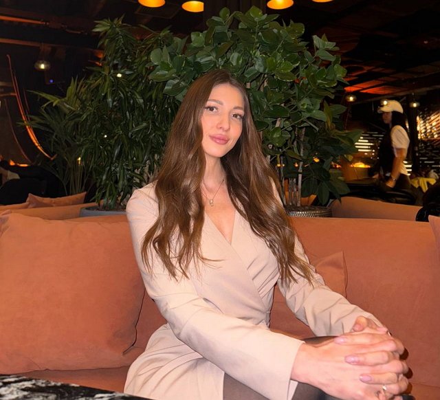 Яна Захарова поссорилась с друзьями мужа