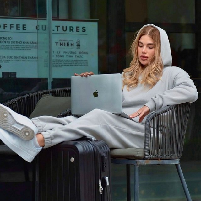 Анастасия Ромашова: Сижу и ищу новую страну