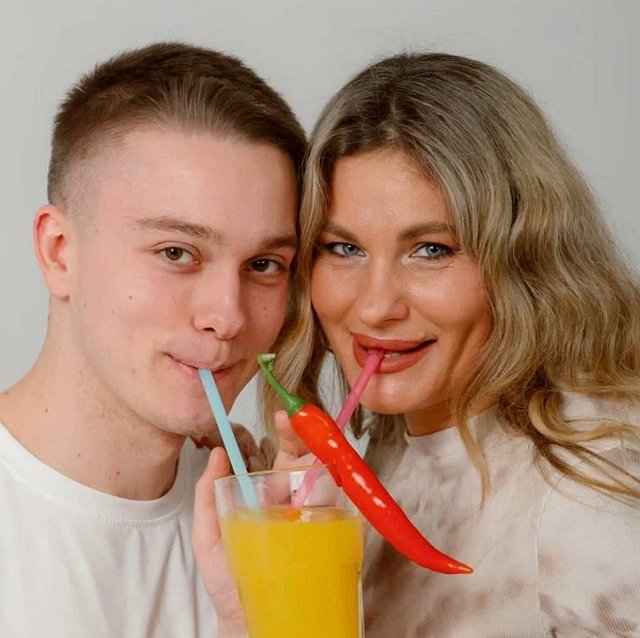 Вероника Гракович с кавалером побывали в школе, где учится её сын